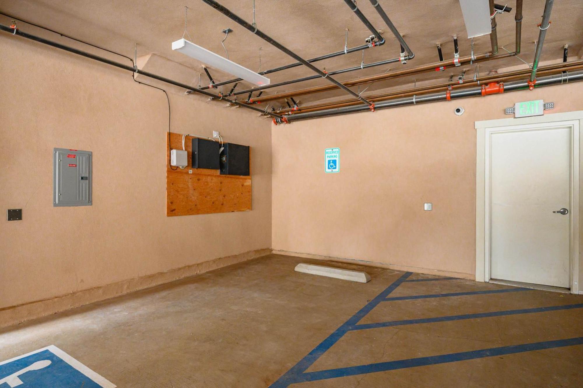 Modern 5br With Full Amenities & Parking #2 Apartment *