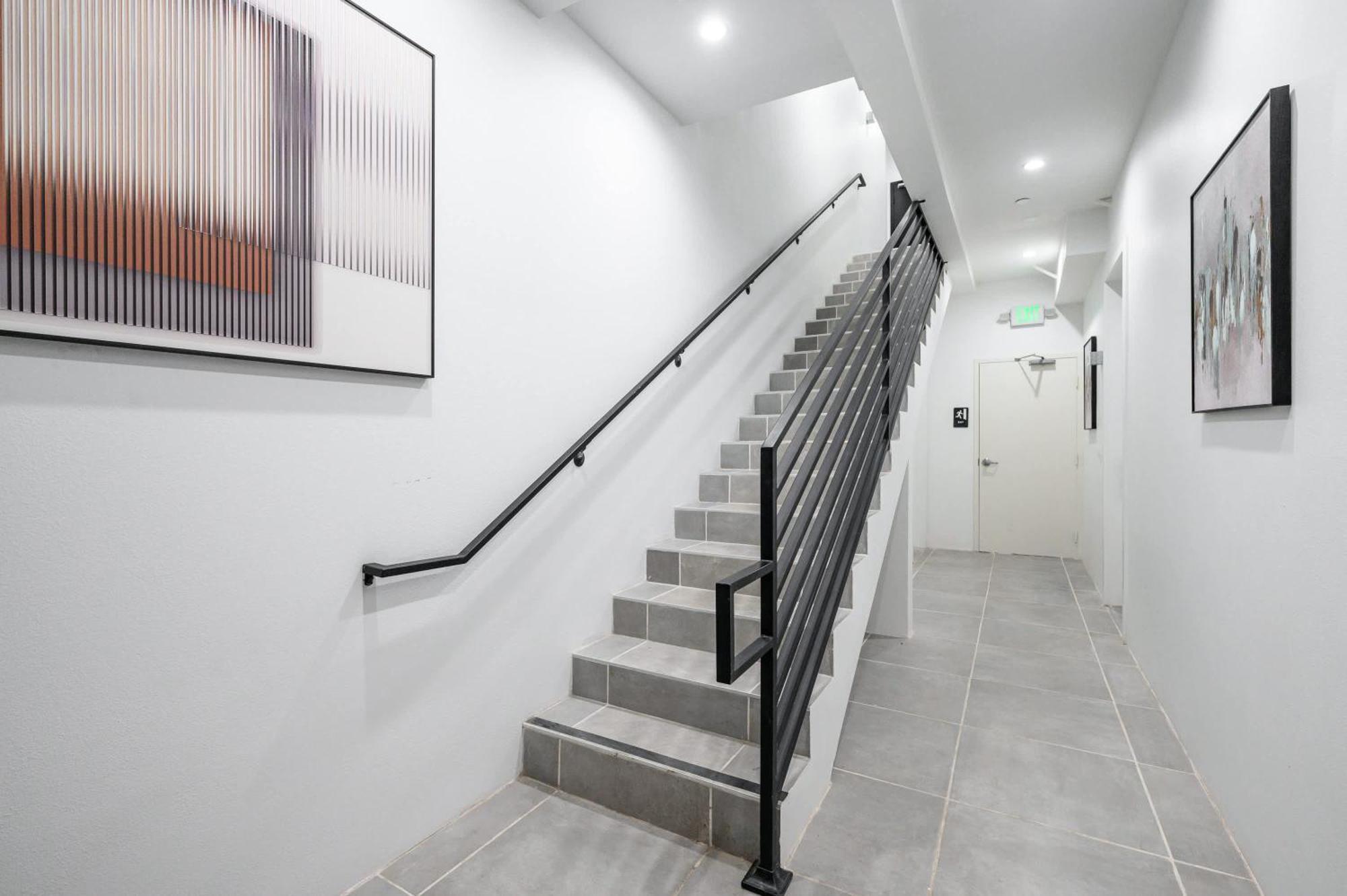 Modern 5br With Full Amenities & Parking #2 Apartment *