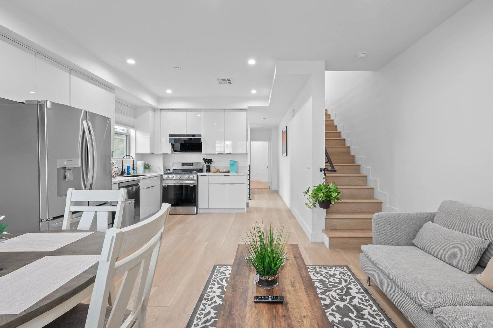 Modern 5br With Full Amenities & Parking #2 *