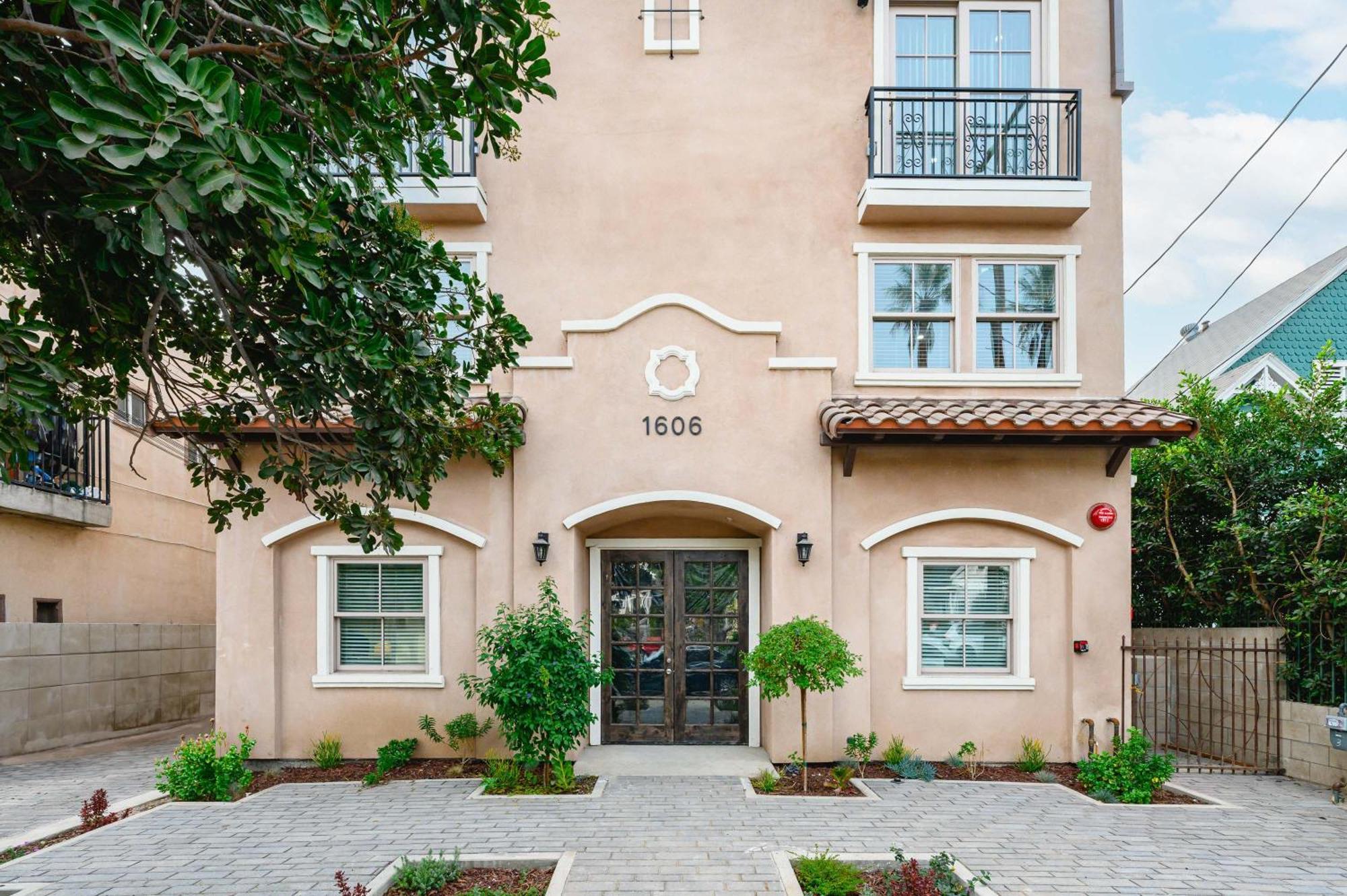 Modern 5br With Full Amenities & Parking #2
